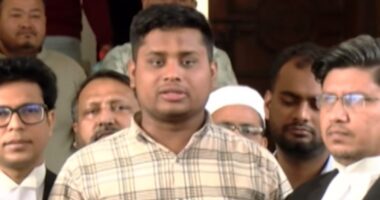 'বিভিন্নভাবে ভয়ভীতি দেখানোর চেষ্টা করছে, কিন্তু আমি হাসনাত আব্দুল্লাহ কখনও কোনো ভয়ভীতির কাছে মাথানত করবো না'