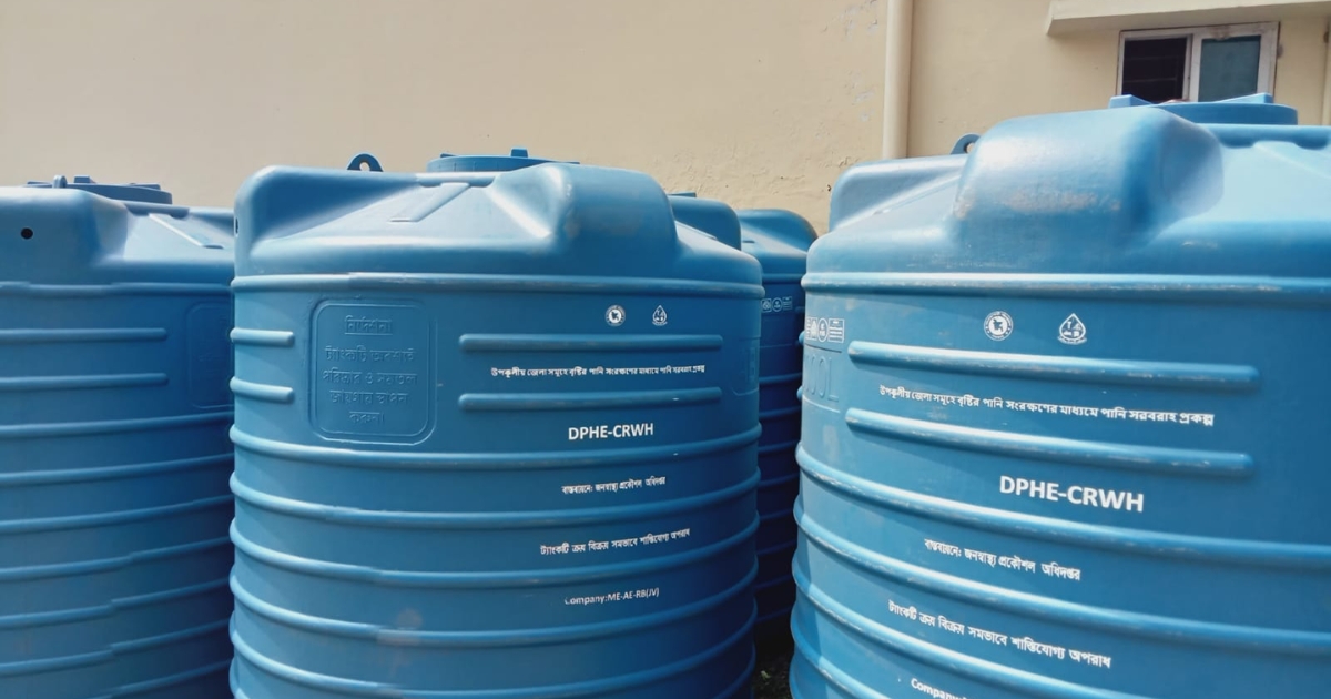 ইন্দুরকানীতে নিম্নমানের পানির ট্যাংক বিতরণের অভিযোগ