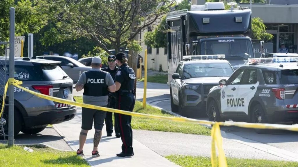 কানাডায় স্কুলে বন্দুকধারীর হামলা, নিহত ১০