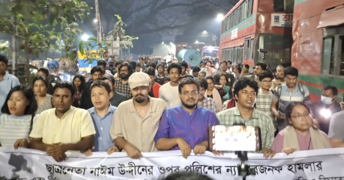 ছাত্রনেতার ওপর হামলার প্রতিবাদে বিক্ষোভ, ডিসি মাসুদের অপসারণ দাবি