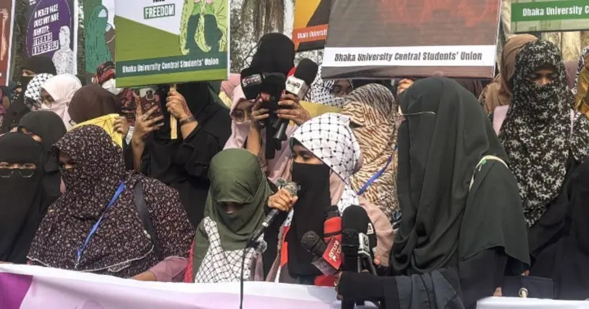 হিজাব আমার অধিকার, কেউ কেড়ে নেওয়ার চেষ্টা করবেন না : ডাকসু নেত্রী