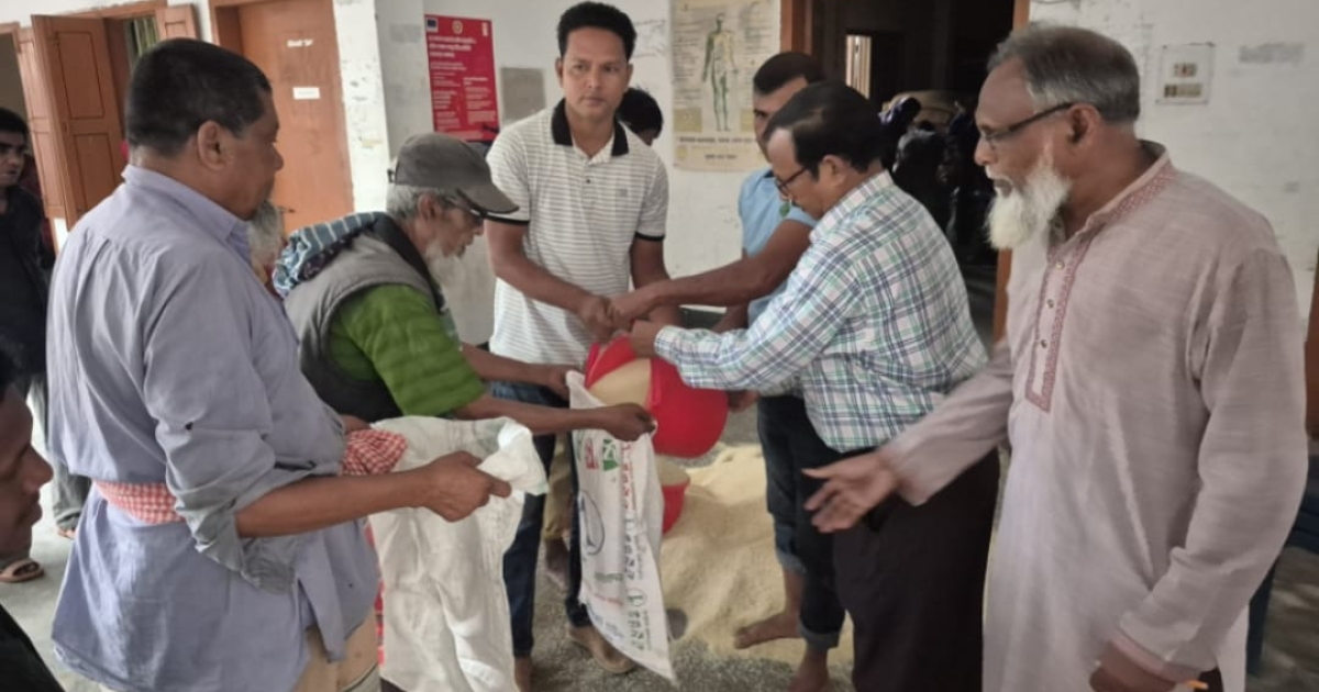 নলডাঙ্গায় ভিজিএফ এর আওতাধীন ঈদুল ফিতর উপলক্ষে ১০ কেজি করে চাল বিতরণ