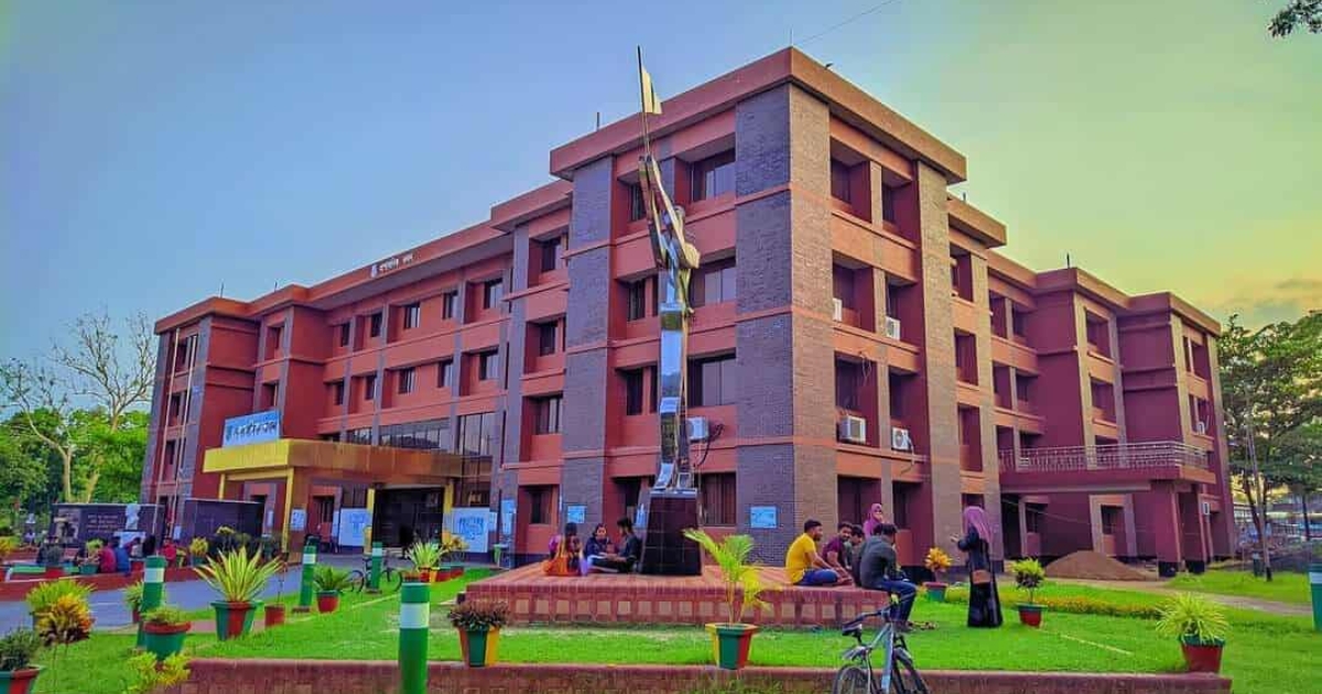 পবিপ্রবিতে ডিভিএম ডিগ্রি পুনর্বহালের দাবিতে ডিভিএম ডিসিপ্লিনের শিক্ষার্থীদের তৃতীয় দিনের মতো ক্লাস পরীক্ষা বর্জন