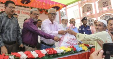 সেনবাগে ১ হাজার রোজাদার পরিবারের মাঝে ইফতার সামগ্রী বিতরণ