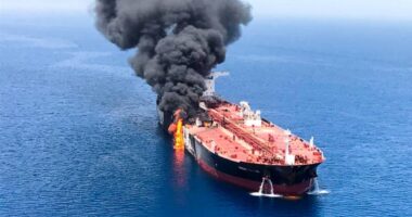 হরমুজ প্রণালীতে তেলবাহী ট্যাংকারে হামলা