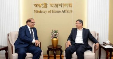 স্বরাষ্ট্রমন্ত্রীর সঙ্গে পাকিস্তানের হাইকমিশনারের সাক্ষাৎ