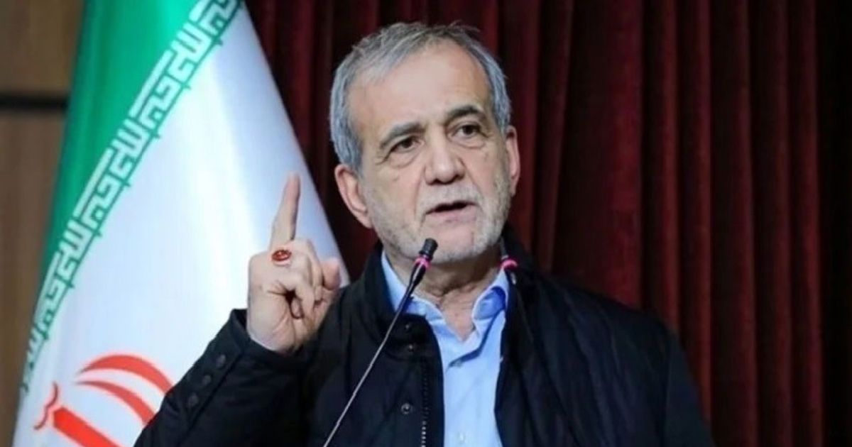 আমাদের সেনারা শত্রুদের ঘাঁটি গুঁড়িয়ে দিচ্ছে : ইরানের প্রেসিডেন্ট