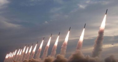 সৌদি আরবে ফের ইরানের ক্ষেপণাস্ত্র হামলা