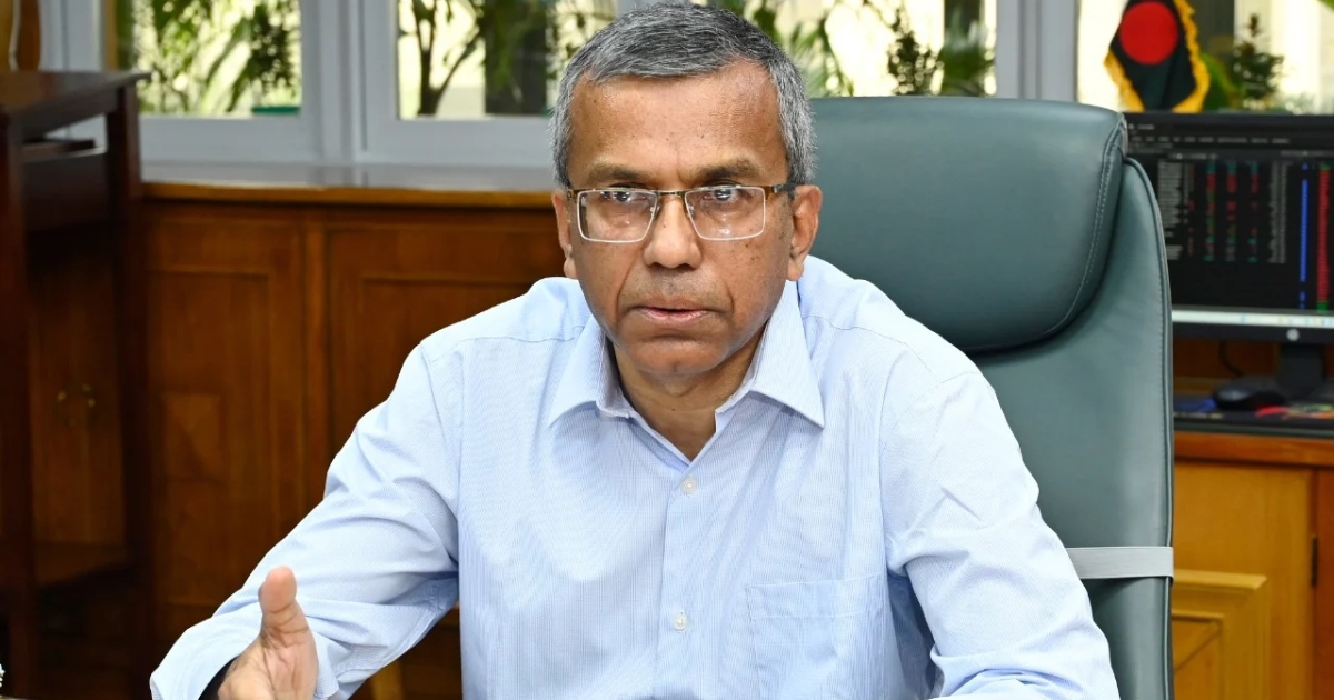 রাজনৈতিক চাপের কাছে নতিস্বীকার করব না : গভর্নর মোস্তাকুর রহমান