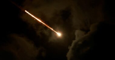 ই স রা য়ে ল কে লক্ষ্য করে মিসাইল ছুড়েছে ইরান