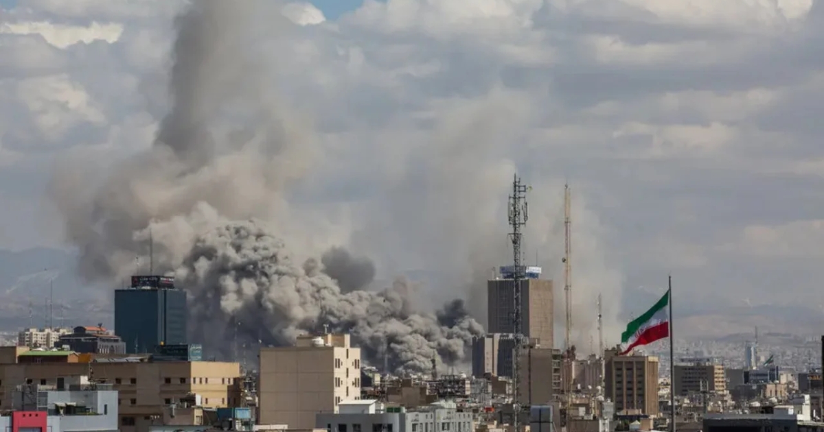 যুদ্ধের চেয়ে আত্মসমর্পণকেই বেশি ভয় পায় ইরান