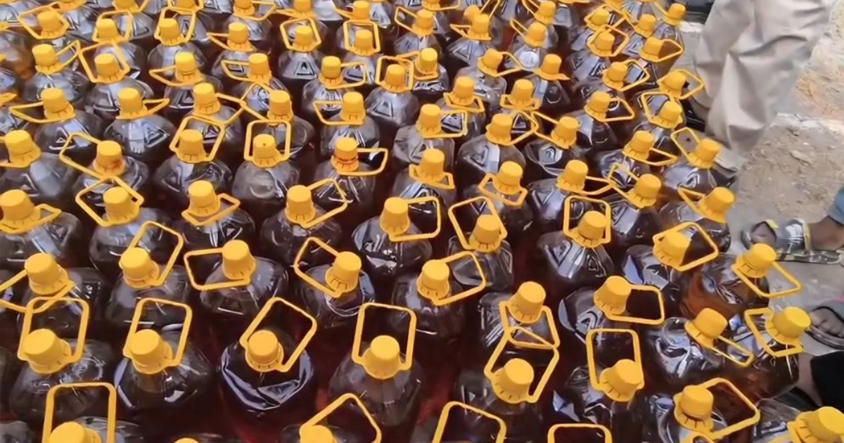 আ.লীগ নেতার গোডাউন থেকে টিসিবির ১ হাজার ৪৪৪ লিটার তেল উদ্ধার