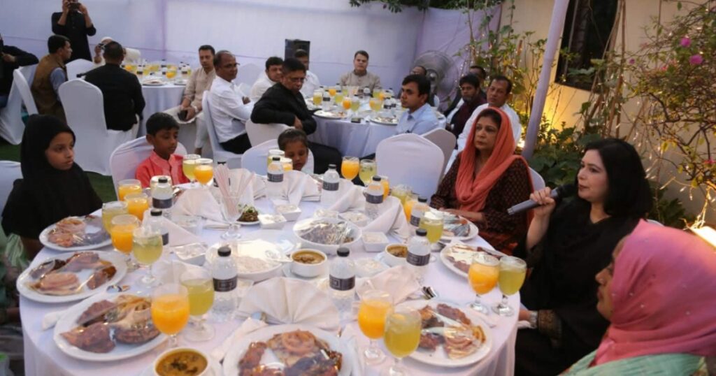 সুবিধা বঞ্চিত নারী ও শিশুদের সঙ্গে জোবাইদা রহমানের ইফতার