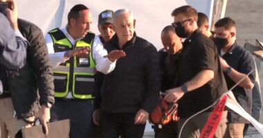 তিনদিন পর প্রকাশ্যে এলেন নেতানিয়াহু, ধন্যবাদ দিলেন ট্রাম্পকে