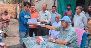 বান্দরবানে অগ্নিকাণ্ডে ক্ষতিগ্রস্ত পরিবারের পাশে নবনির্বাচিত এমপি সাচিং প্রু জেরী