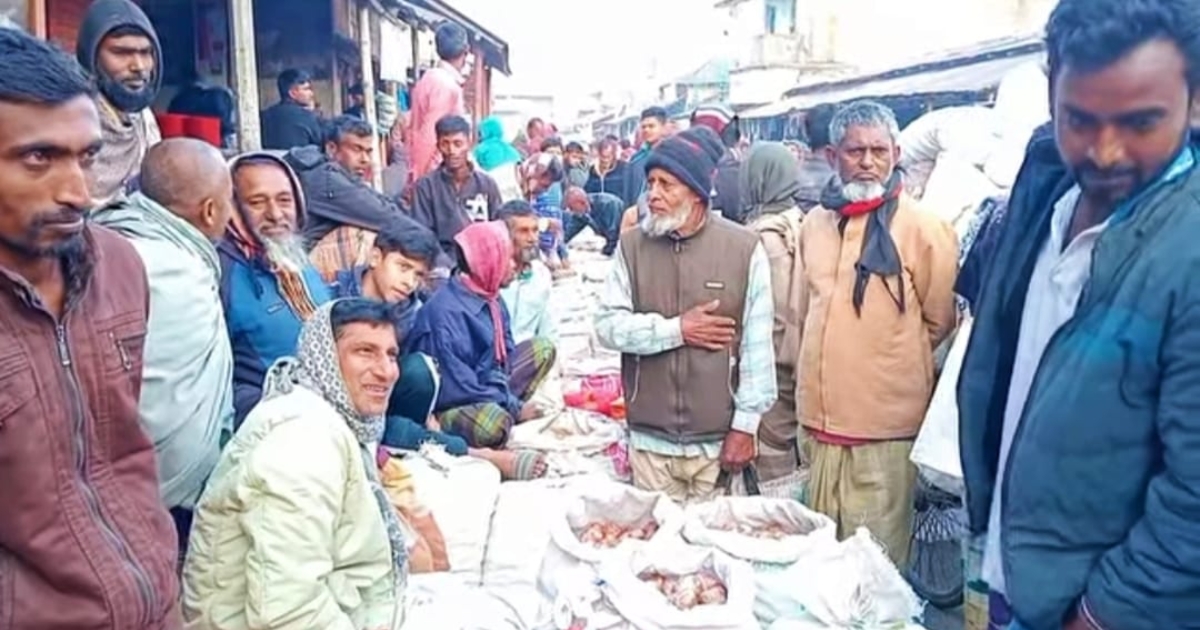 নলডাঙ্গায় পেঁয়াজের বাজারে ধ্বস, কৃষকরা হতাশ