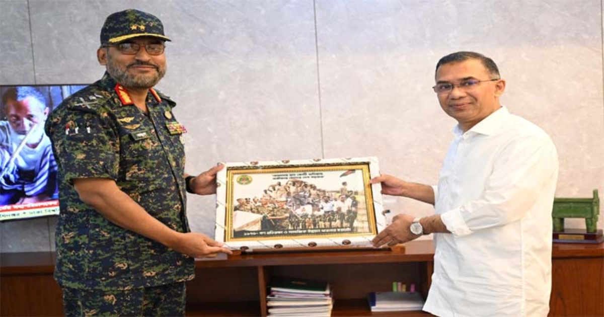 প্রধানমন্ত্রীর সঙ্গে আনসার মহাপরিচালকের সৌজন্য সাক্ষাৎ