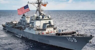 ভারত মহাসাগরে মার্কিন যুদ্ধজাহাজে ক্ষেপণাস্ত্র হামলা চালিয়েছে আইআরজিসি