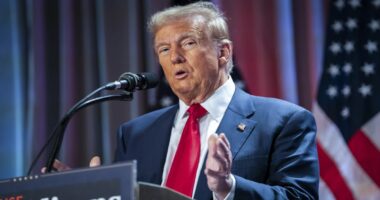 দুই সপ্তাহের মধ্যে হামলা না করলে ইরান পারমাণবিক অস্ত্র পেয়ে যেত, ট্রাম্পের দাবি