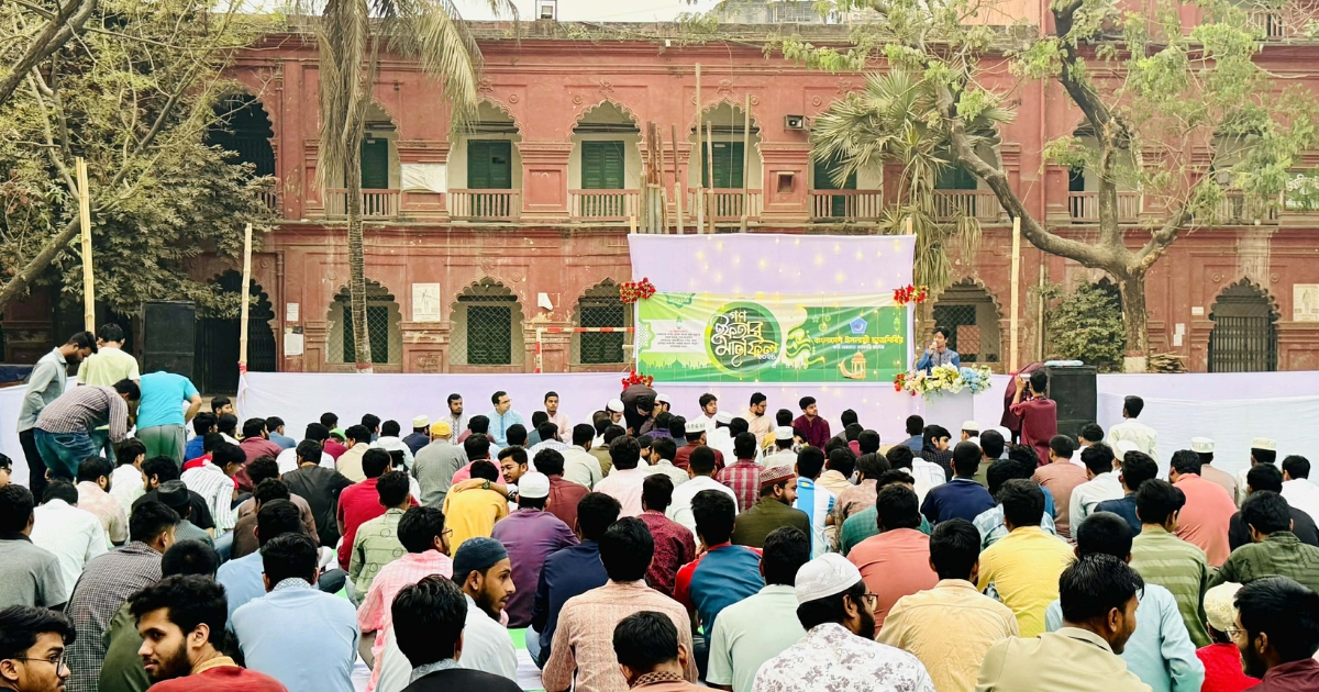 চার শতাধিক শিক্ষার্থীদের নিয়ে কবি নজরুল কলেজ ছাত্রশিবিরের গণইফতার