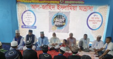 সেনবাগে ইসলাহি মাহফিল ও হাফেজ শিক্ষার্থীদের পাগড়ি প্রদান