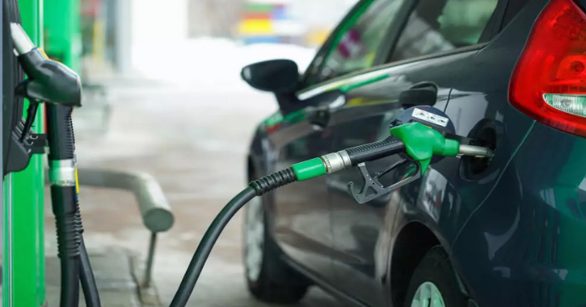 ফিলিং স্টেশন থেকে তেল কেনার সীমা বেঁধে দিল সরকার