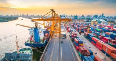 হরমুজ প্রণালি পেরিয়ে আসা ১৫টি জাহাজ চট্টগ্রাম বন্দরে