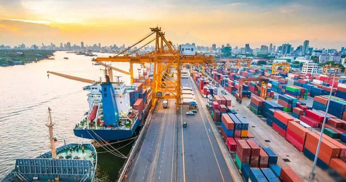 হরমুজ প্রণালি পেরিয়ে আসা ১৫টি জাহাজ চট্টগ্রাম বন্দরে