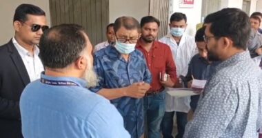 নরসিংদীতে আকস্মিক হাসপাতাল পরিদর্শনে স্বাস্থ্যমন্ত্রী, নেই বেশ ক’জন ডাক্তার