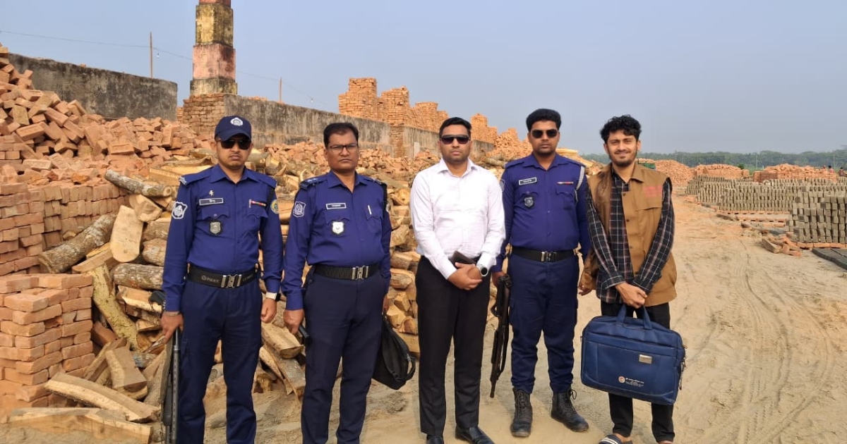 লালমোহনে ইটভাটায় জ্বালানি কাঠ পোড়ানোর অভিযোগে ২০ হাজার টাকা অর্থদন্ড