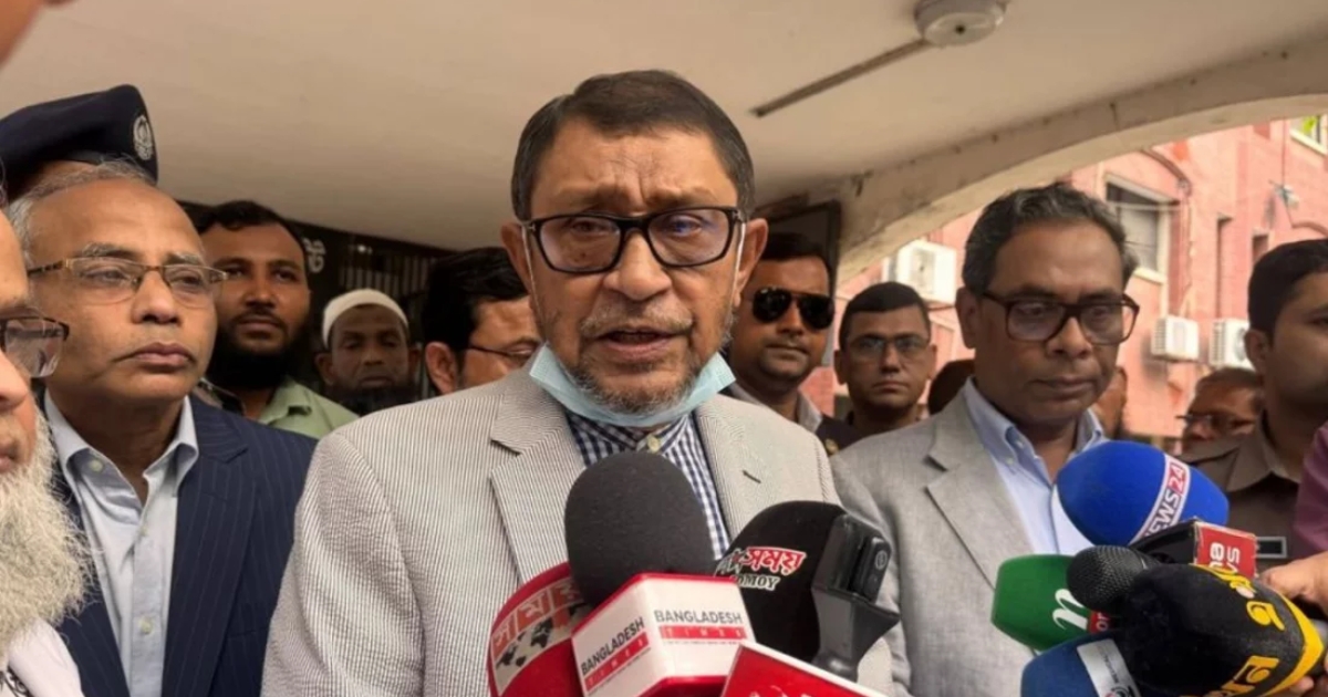 হঠাৎ মানসিক হাসপাতাল পরিদর্শনে স্বাস্থ্যমন্ত্রী, বেডে ছারপোকা-তেলাপোকা দেখে বিস্মিত