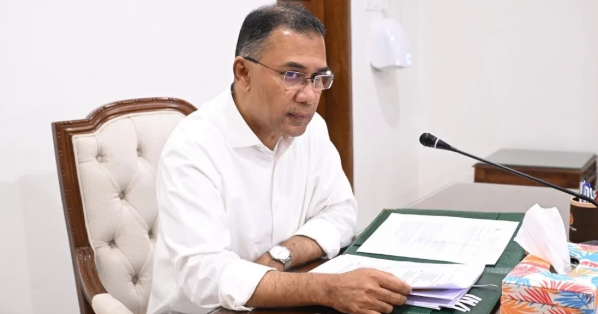 দরজা খুলেই প্রধানমন্ত্রী মুচকি হেসে বললেন ‘চলেন যুদ্ধে যাই’