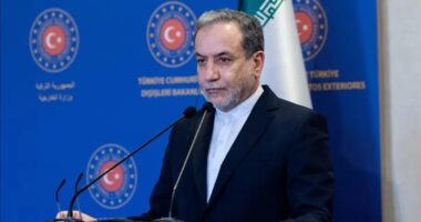 আমাদের অত্যন্ত সাহসী সেনারা অপেক্ষায়, শত্রুরা ইরানের মাটিতে পা রাখলে, তাদের ধ্বংস করে দেওয়া হবে : পররাষ্ট্রমন্ত্রী