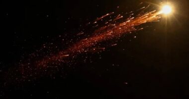 রাতভর ইসরায়েলে ‘সবচেয়ে তীব্র’ হামলা চালিয়েছে ইরানের আইআরজিসি