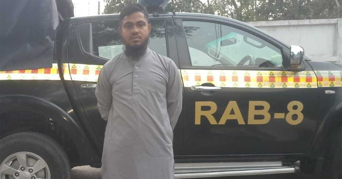 পটুয়াখালী থেকে মোহাম্মদপুরের শীর্ষ সন্ত্রাসী মোল্লা কাউসার গ্রেফতার