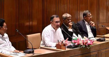 মন্ত্রী-এমপিদের চলনে-বলনে মার্জিত থাকতে বললেন প্রধানমন্ত্রী তারেক রহমান