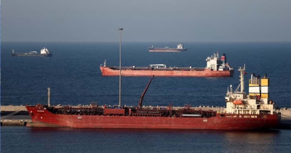 রিজার্ভ থেকে ৪০ কোটি ব্যারেল তেল বাজারে ছাড়তে বিরল ঐক্যমত