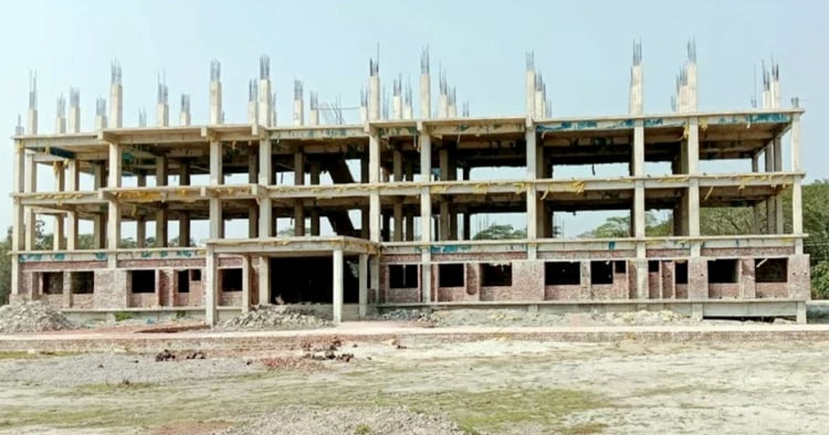 ৫০ শয্যার স্বাস্থ্য কমপ্লেক্সের নির্মাণকাজ বন্ধ দেড় বছর, চিকিৎসা বঞ্চিত প্রায় ২ লাখ মানুষ