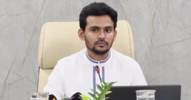 রাষ্ট্রপতি ইস্যুতে আসিফ মাহমুদের ৩ শব্দের ফেসবুক পোস্ট ‘Chuppu Must Go’