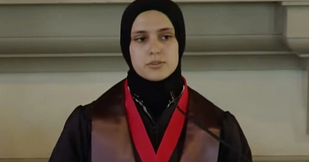 ট্রাম্পের ধর্মীয় কমিশন থেকে একমাত্র মুসলিম নারী সদস্যের পদত্যাগ