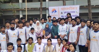 শাহজাদপুরে আলোকবর্তিকা উদ্যোগে রোজার বাজার ও ঈদ সামগ্রী বিতরণ