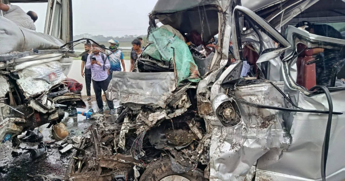 রামপালে সড়ক দুর্ঘটনায় কয়রার একই পরিবারের চারজন নিহত