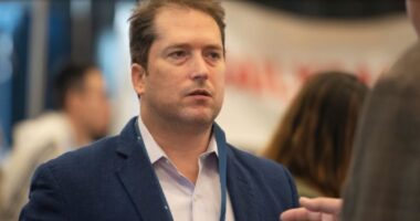 ট্রাম্পের উপদেষ্টার ভিসা বাতিল করল ব্রাজিল