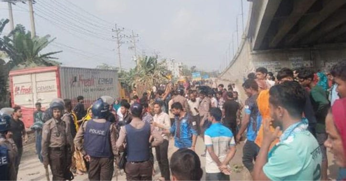 গাজীপুরে মহাসড়কে শ্রমিকদের বিক্ষোভ