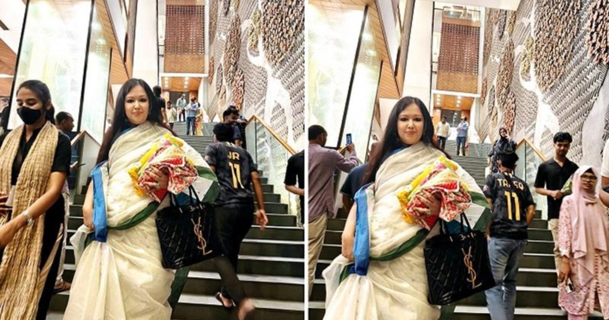 আড়ংয়ে ফ্রি ব্যাগ না পেয়ে ক্ষুব্ধ রুমিন ফারহানা, হাতে কাপড় নিয়ে শোরুম ত্যাগ