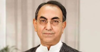 ঢাকায় পৌঁছেছে এয়ার অ্যাম্বুলেন্স, দুপুরে সিঙ্গাপুর নেওয়া হবে মির্জা আব্বাসকে