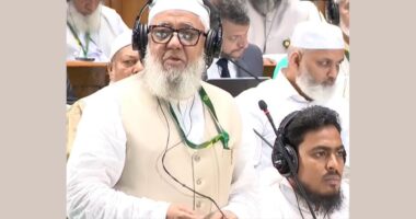 লুটপাট বাহিনীরা খাওয়ার জন্য ‘এতবড় বোঝা’র ব্যবস্থা করেছেন : হেডফোন নিয়ে শাহজাহান চৌধুরী