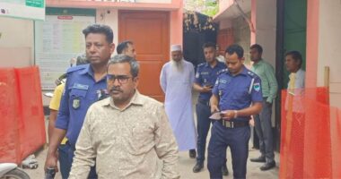 স্বাস্থ্যমন্ত্রীর নাম ভাঙিয়ে চাঁদা দাবি, কথিত সাংবাদিক গ্রেপ্তার