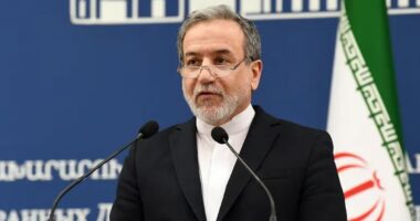 রাশিয়া ও চীন ‘সামরিক সহযোগিতাসহ’ বিভিন্নভাবে সহায়তা করছে : ইরানের পররাষ্ট্রমন্ত্রী