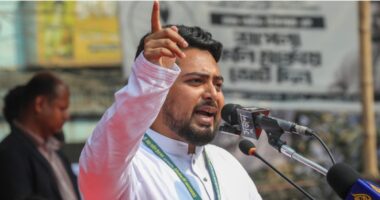 সরকারি দল যদি ভুল পথে হাঁটে তবে এনসিপি ঠিক পথ দেখাবে : নাহিদ